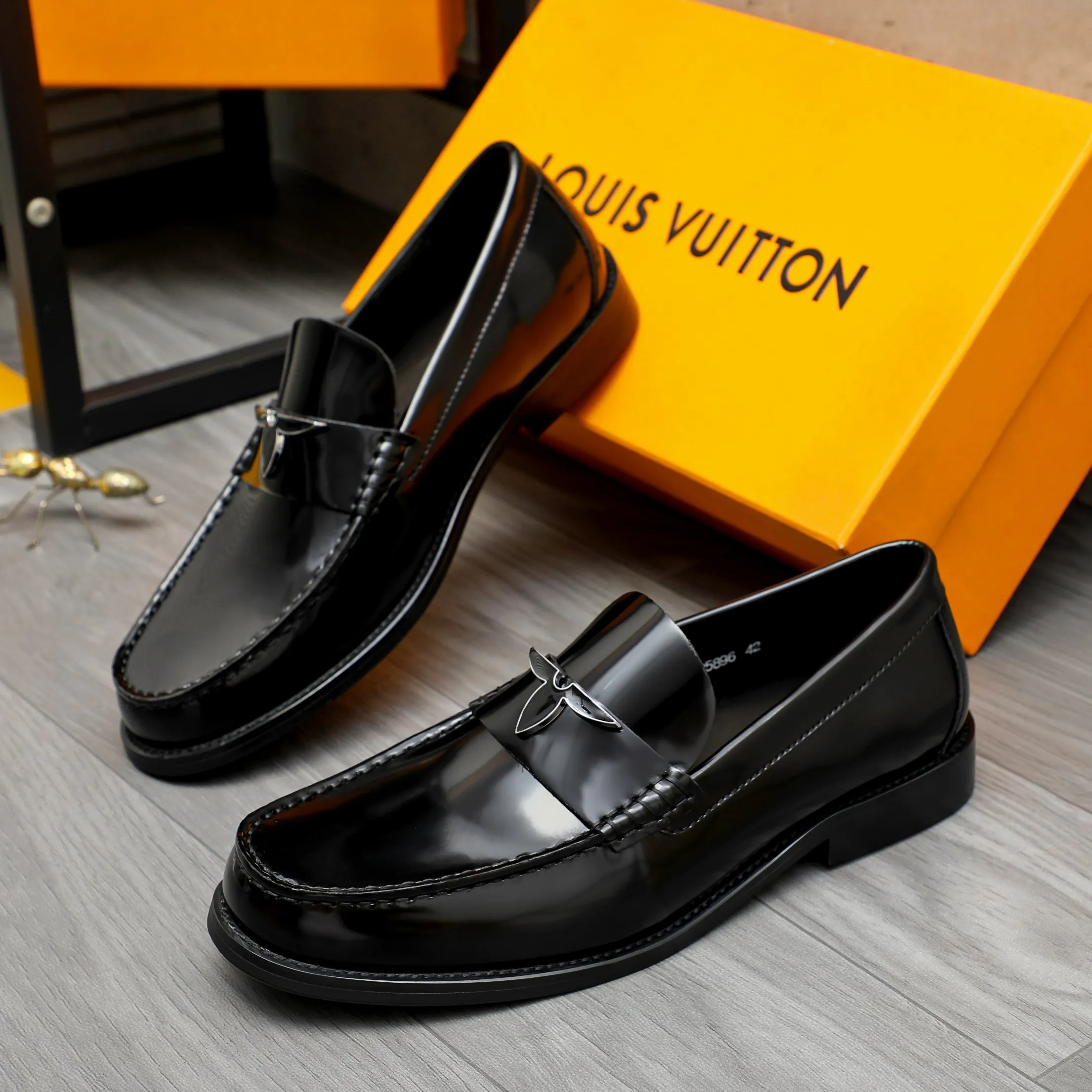 Men's shoes 💰420 Product trademark: LV "Louis Vuitton" business slip-on leather shoes Regular size: 38-45 (45 is custom-made and non-returnable) Product materials: Selected pearlescent cowhide upper, cowhide lining, original outsole